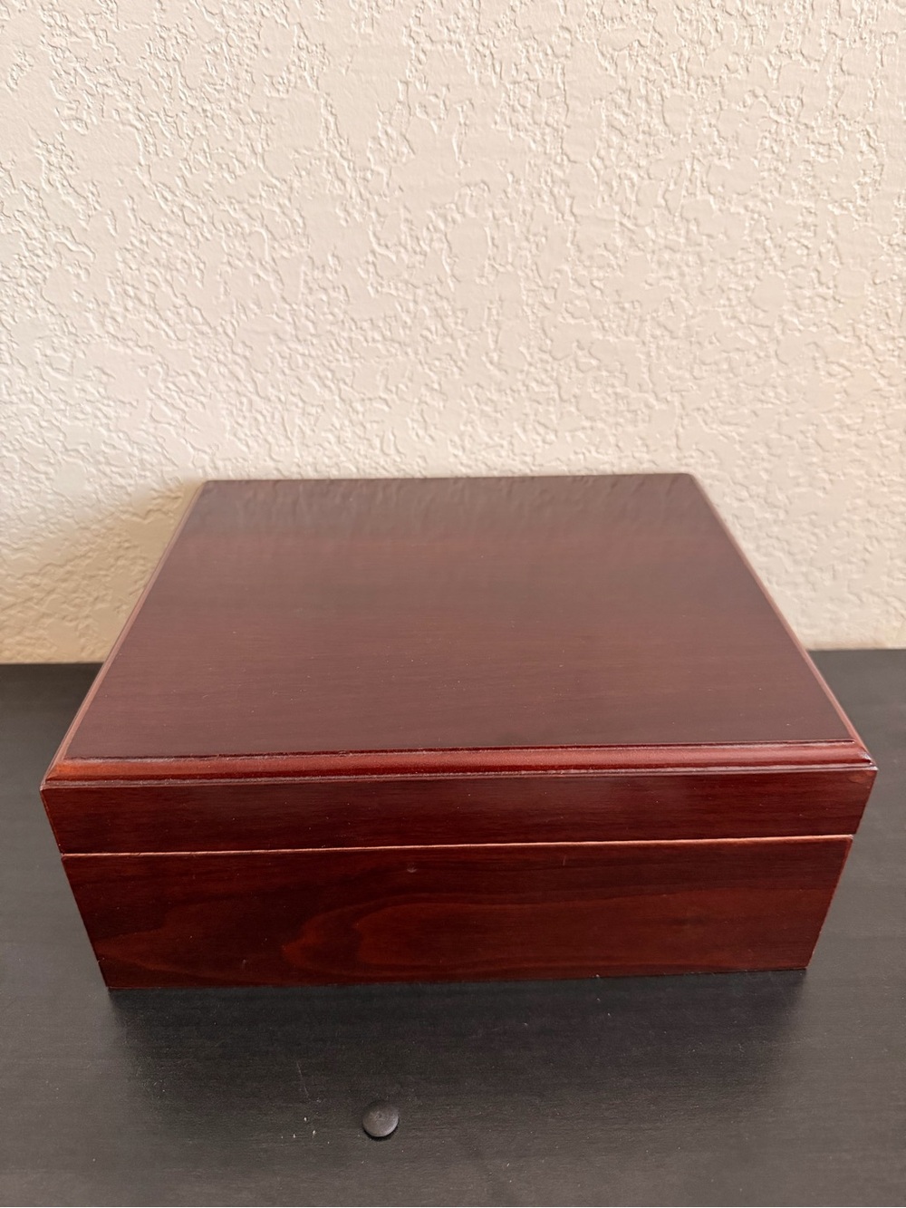Quality Imports Cigar Humidor Box Classic Mahogany Wood Excellent Condition